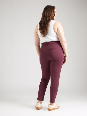 Slimfit Pantaloni 'CARGOLDTRASH' di ONLY Carmakoma in rosso