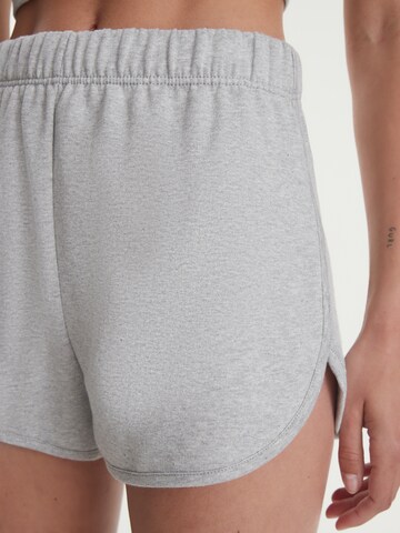 regular Pantaloni 'Judit' di EDITED in grigio