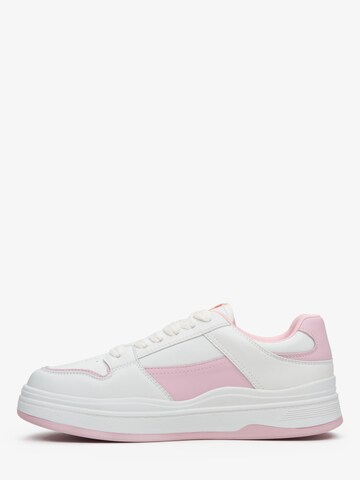 Baskets basses '23012' ES8 en blanc