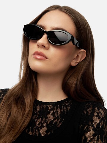 L37 HANDMADE SHOES Solbriller 'ALFA' i sort