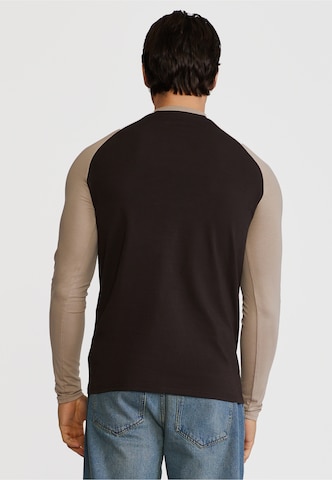 SikSilk - Camiseta en marrón