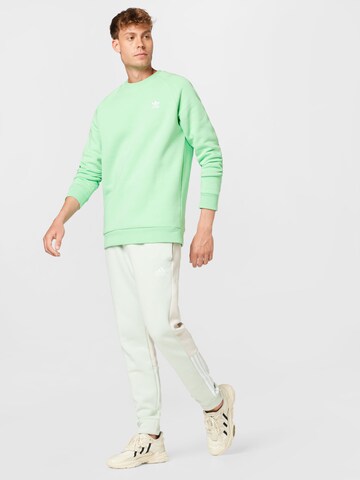 ADIDAS ORIGINALSRegular Fit Sweater majica 'Adicolor Essentials Trefoil' - zelena boja