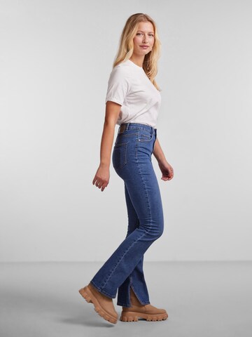 PIECES Flared Jeans 'Peggy' i blå