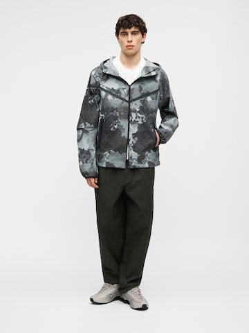 Nike Sportswear Prehodna jakna | črna barva