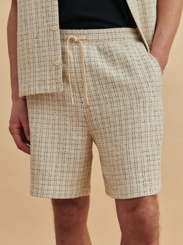 DAN FOX APPAREL - regular Pantalón 'Moritz' en blanco