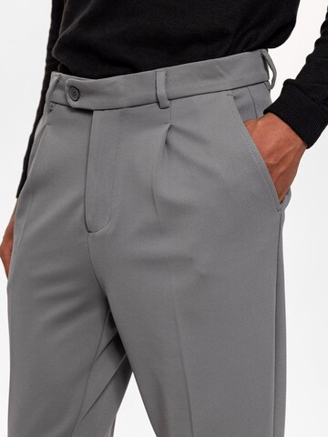 Regular Pantalon à pince Antioch en gris