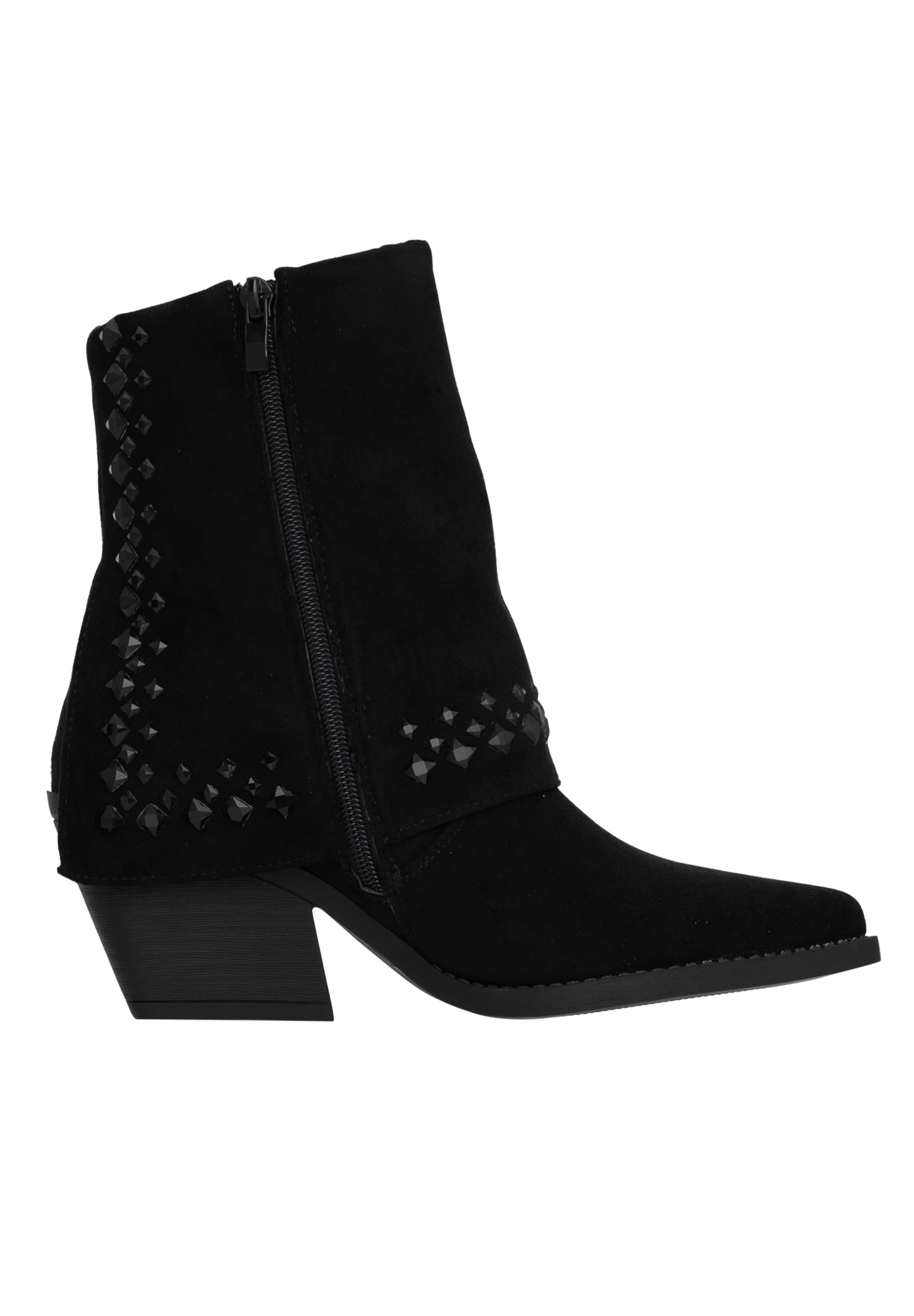 Salinyang Booties in Black