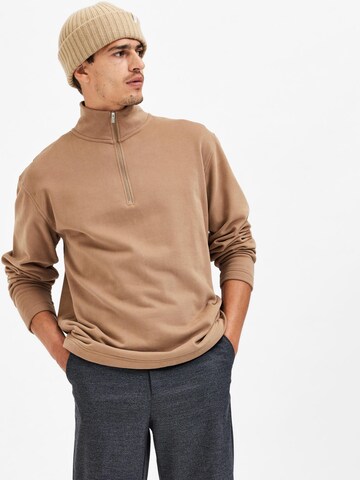 SELECTED HOMME - Sweatshirt 'Keiran' em castanho