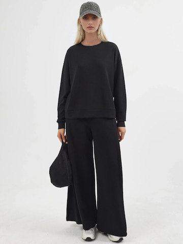 Busem - Sweatshirt em preto