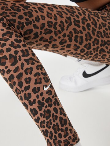 NIKE Skinny Sporthose in Braun