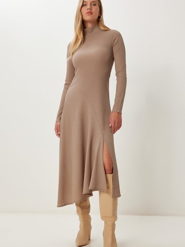 Happiness İstanbul - Vestido en marrón: frente