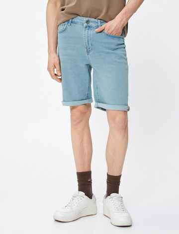 Koton Slimfit Shorts in Blau: Vorderseite