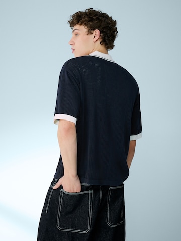 Bershka Poloshirt in Blau