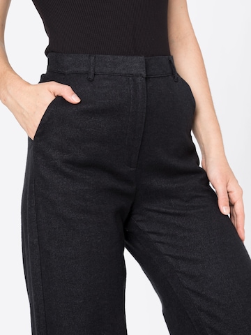 Loosefit Pantaloni 'BEATRICE' de la Givn Berlin pe gri