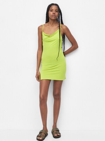 Rochie de vară de la Pull&Bear pe verde