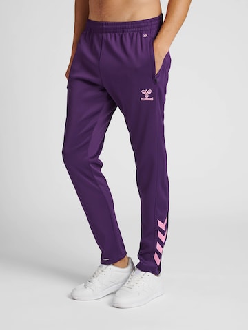 Hummel Regular Workout Pants in Purple: front