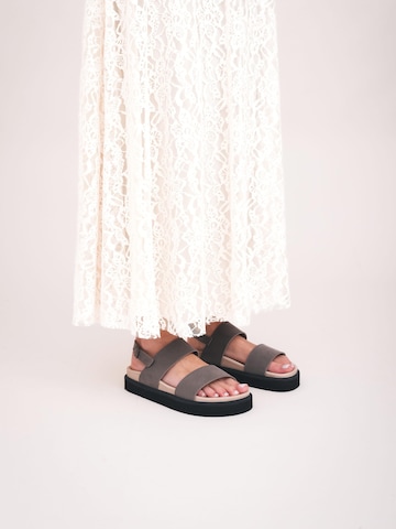 nae Vegan Shoes - Sandalias 'PALAU' en verde: frente