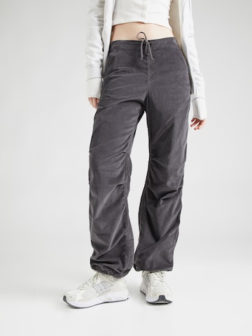 HOLLISTER Tapered Broek 'BIRCH & MAGNET' in Grijs: voorkant