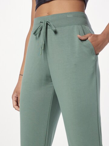 SKECHERS Tapered Sports trousers in Green