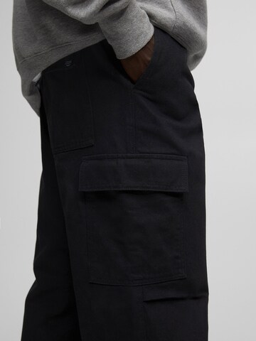Pull&Bear Regular Cargo trousers in Black