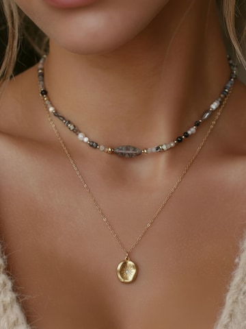 Nemomatheo Kette 'Mystic Leaf' in Beige: Vorderseite