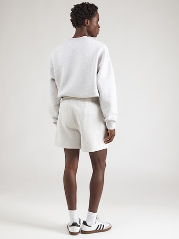 HOLLISTER - Regular Calças em cinzento