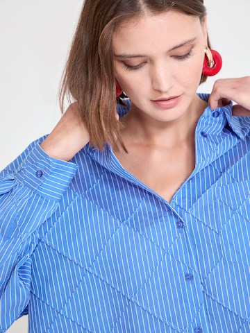 Lola Casademunt - Blusa en azul
