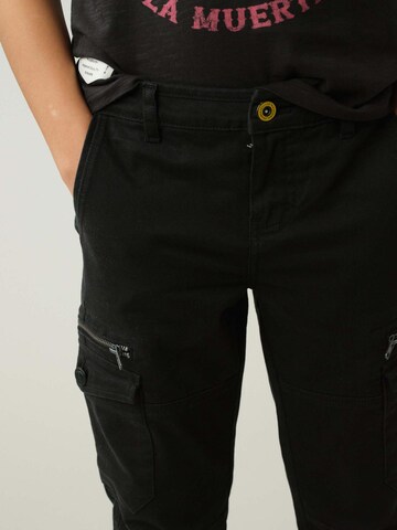 Coupe slim Pantalon 'Danakil' Deeluxe en noir