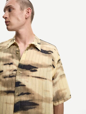 Bershka Comfort Fit Skjorta i gul