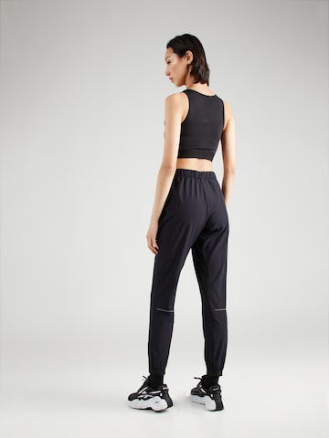 Effilé Pantalon de sport 'MEUVO' Rukka en noir