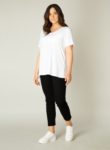 BASE LEVEL CURVY T-Shirt 'Alba' in Weiß