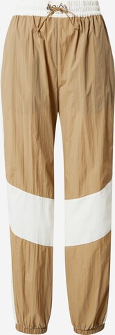 Loosefit Pantalon 'Cassie' Esmé Studios en beige : devant