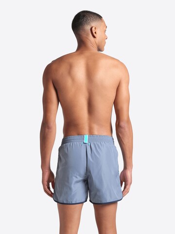 Pantaloncini da bagno 'TEAM STRIPE' di ARENA in grigio