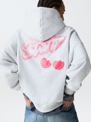 Pull&Bear Sweatshirt 'STWD' in Grijs: voorkant
