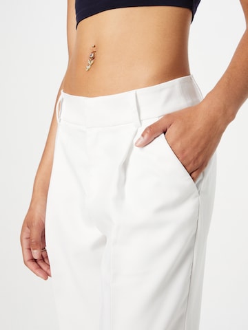 Gina Tricot Loose fit Pleat-front trousers 'Tammie' in White