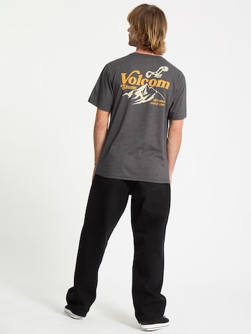 Volcom Тениска 'Back Country HTH' в сиво