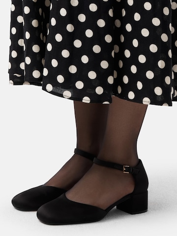 L37 HANDMADE SHOESCipele s potpeticom 'LOVE AT FIRST SIGHT' - crna boja: prednji dio