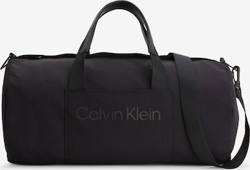 Borsa weekend di Calvin Klein in nero: frontale