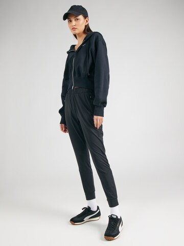 ONLY PLAY Tapered Sportbyxa 'ONPMILA' i svart
