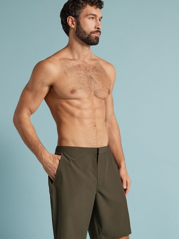 IUMAN Intimissimi Badeshorts in Grün