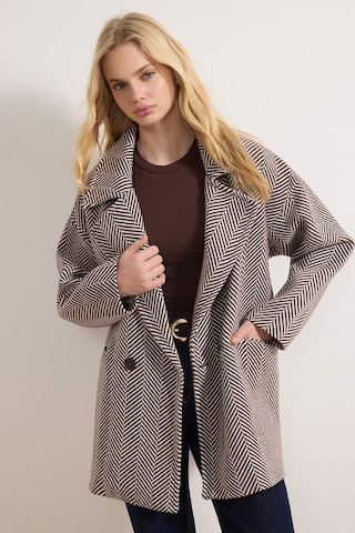 Trendyol Between-Seasons Coat in Grey: front