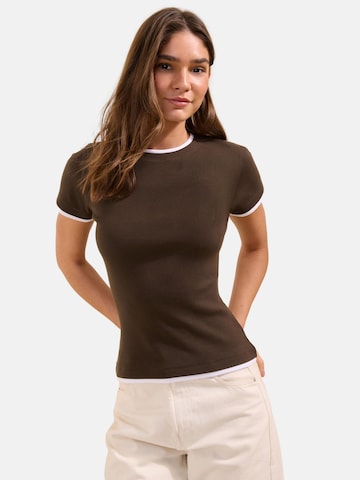 T-shirt Friends Like These en marron : devant