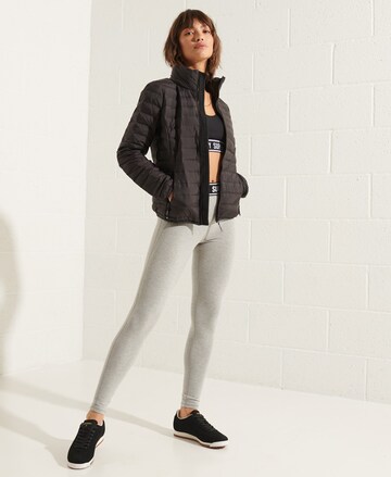 Superdry Jacke in Schwarz