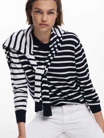 Pulover de la Desigual pe negru