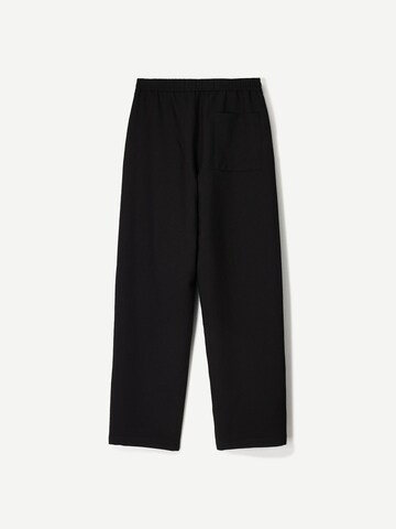 BershkaLoosefit Hlače - crna boja