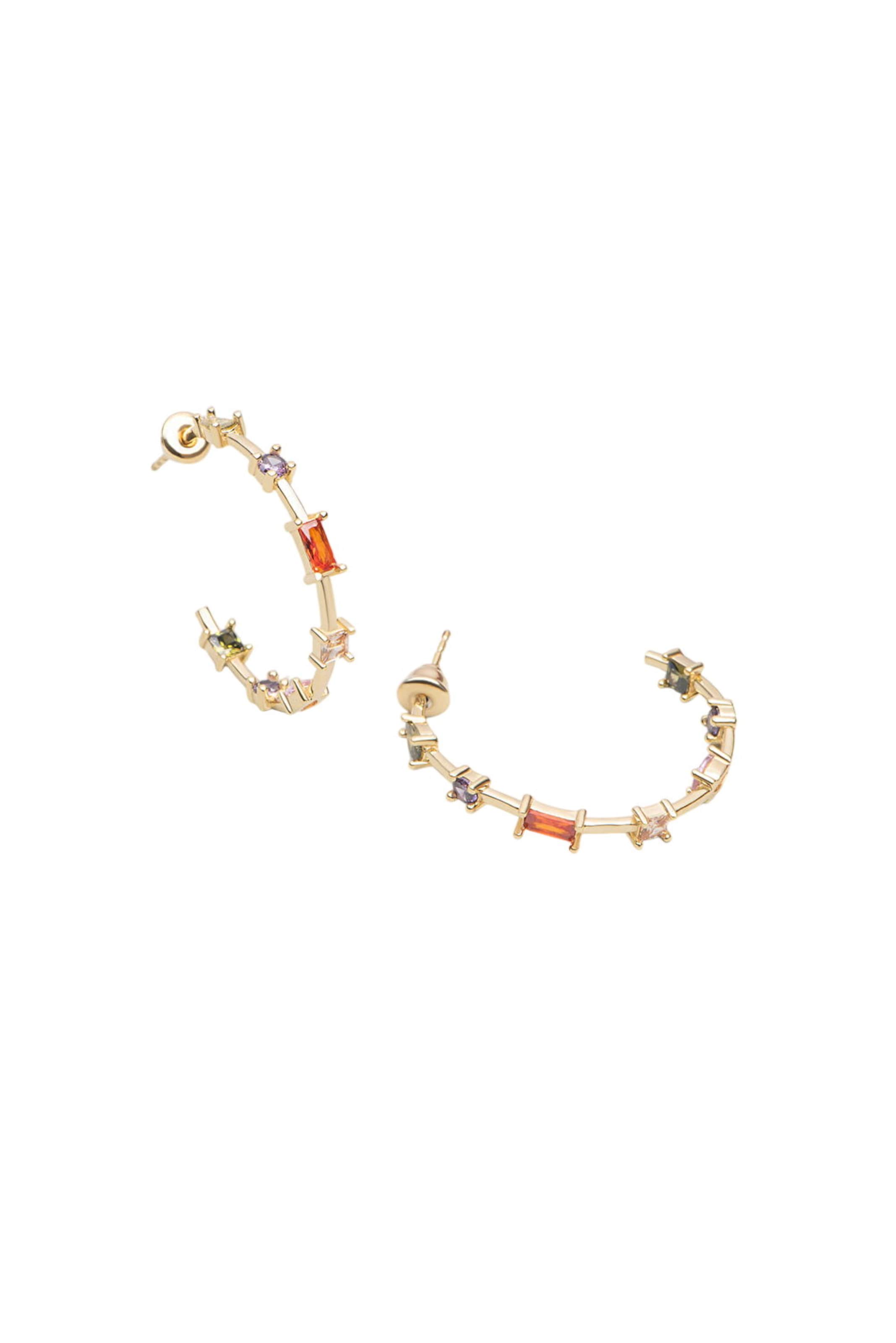 So Chic Earrings in Gold: front