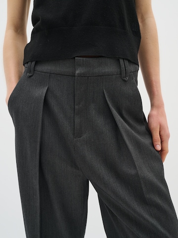 InWear Широки крачоли Панталон с ръб в сиво