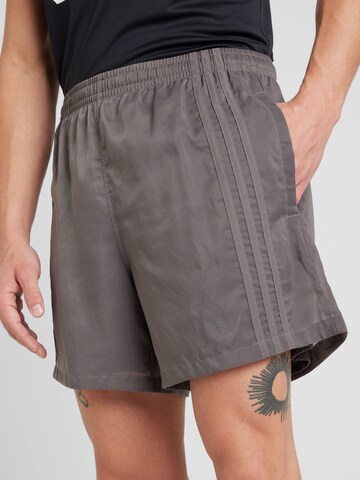 ADIDAS ORIGINALS Regular Shorts 'FASH SPRIN' in Grau