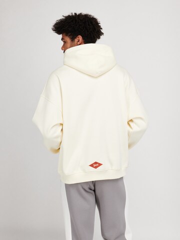 Sweat-shirt 'Frosty Lycati' LYCATI exclusive for ABOUT YOU en beige : derrière