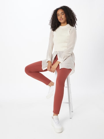 Effilé Pantalon à pince 'Eva' VERO MODA en rouge